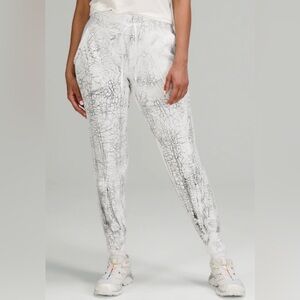 Lululemon Warm Down Jogger Size 6 Thread Dye Mid Rise 7/8 W29” x L29” Worn Once